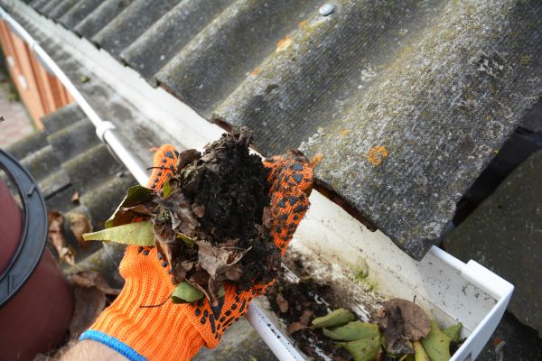 Cost of Seamless Gutter Cleaning in Chapel Hill
